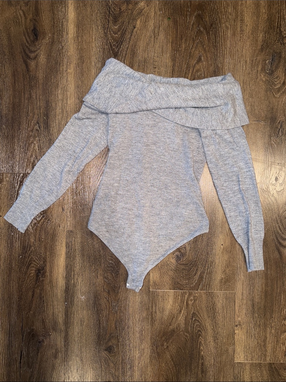 EXPRESS Off-Shoulder Long Sleeve Knit Bodysuit - Light Gray